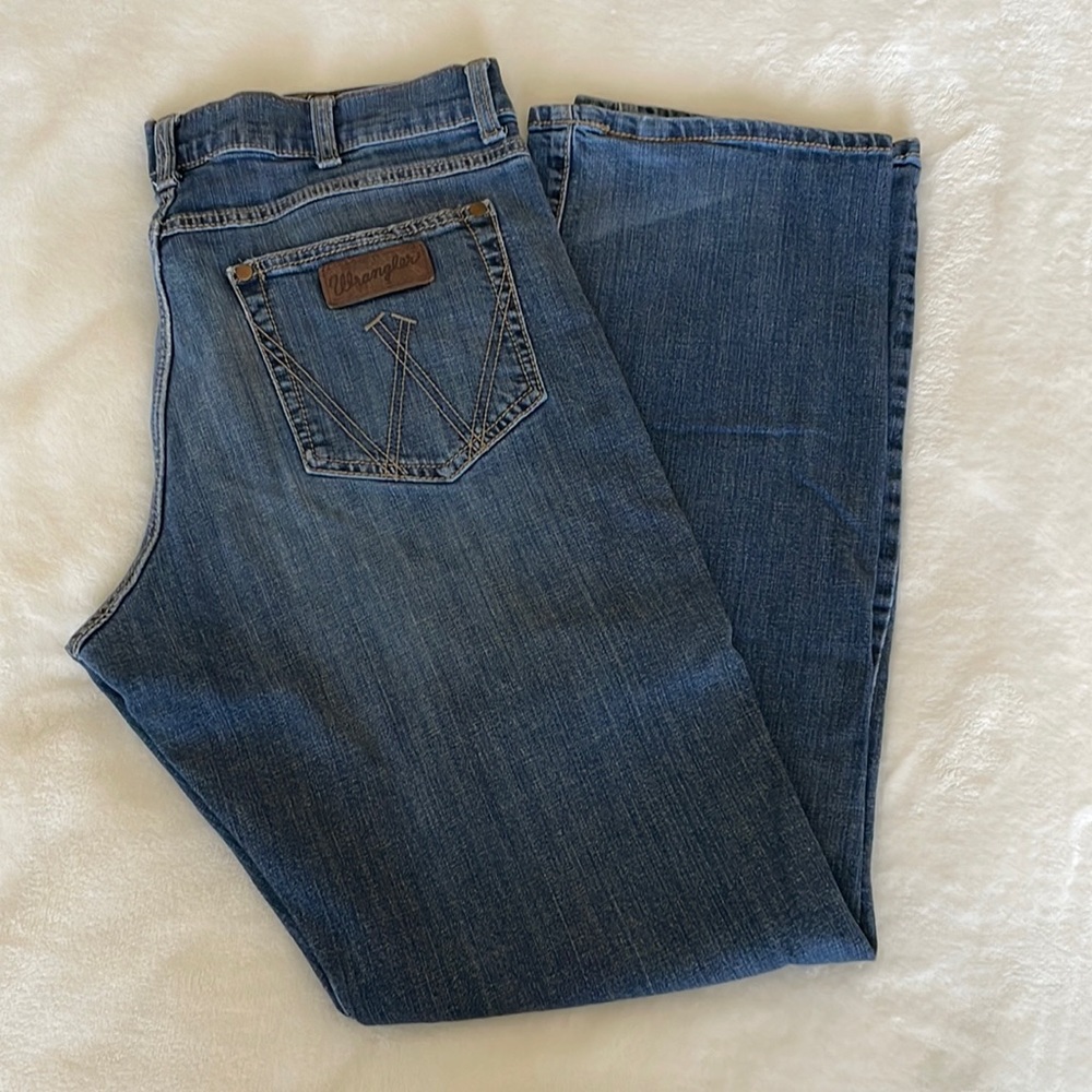 Men’s wrangler retro relaxed boot cut jeans size 36 x 34